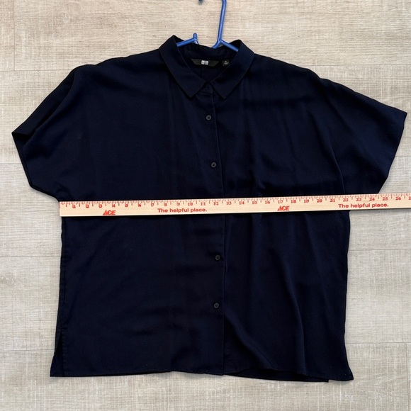 Uniqlo Dark Blue Button-Up Blouse size medium, short sleeve collared top - Picture 3 of 7